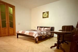 Flatkiev станция метро Контрактовая Площадь 4